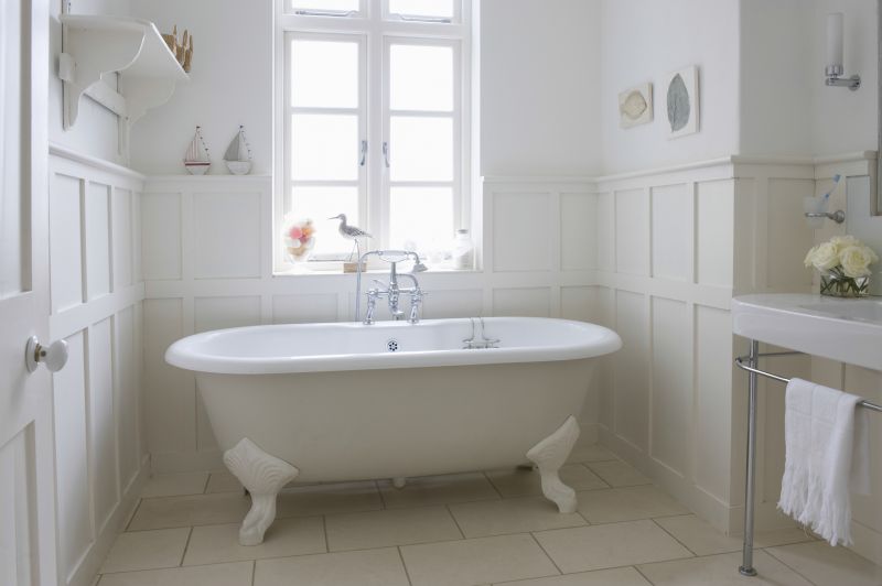 Elegant Vintage Style Bathtub